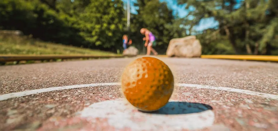 Minigolf in der SportsFactory Köln-Neubrück