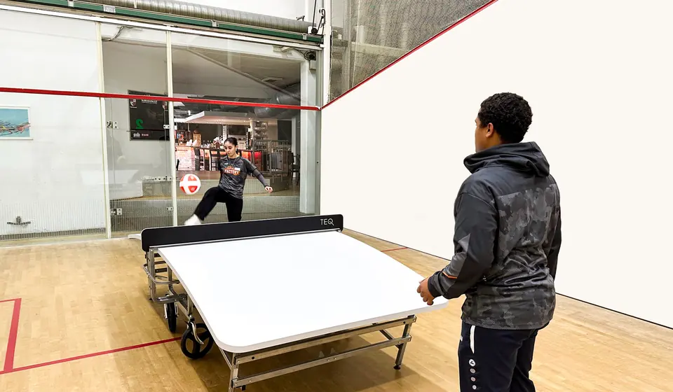 Teqball in der SportsFactory Köln-Neubrück